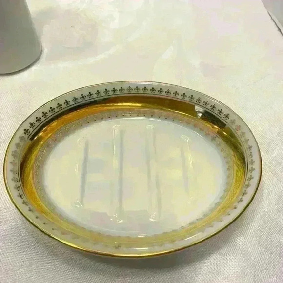 Fancy bath, set white with gold trim great condition brand Saturday Knight - Picture 3 of 9